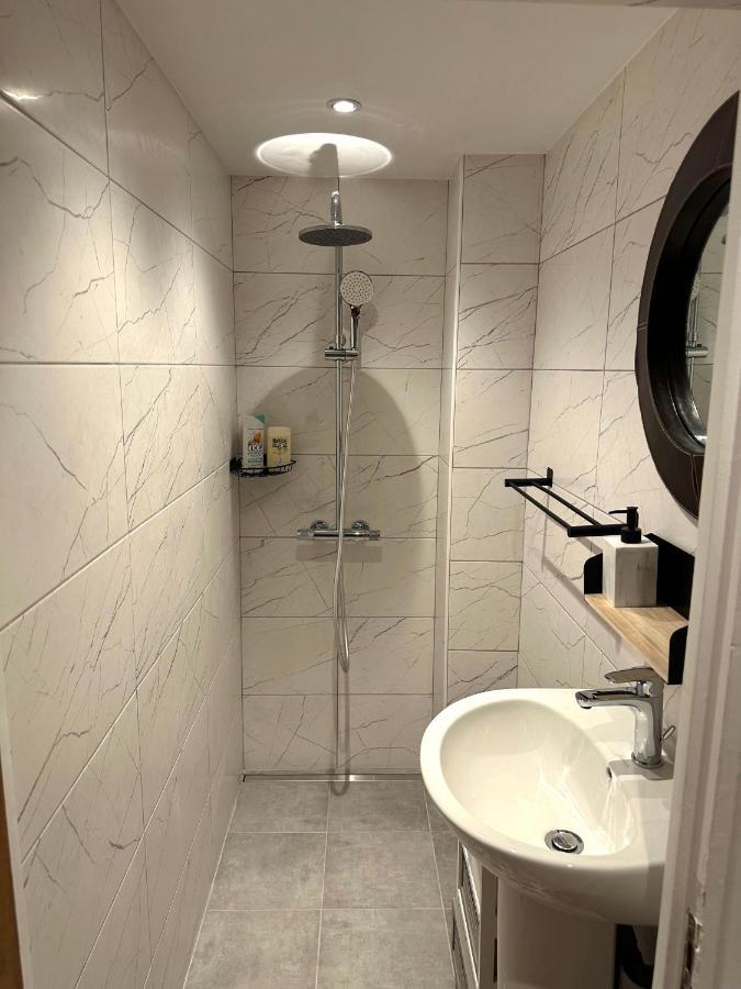 Mytripinparis - Quiet & Fully Renovated Studio Appartamento *