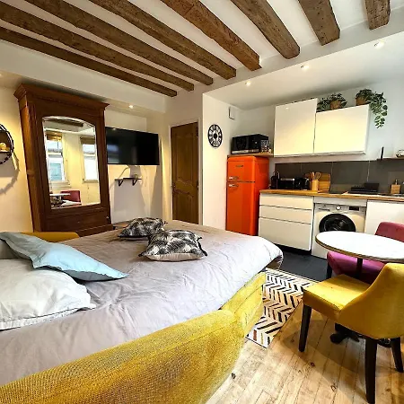 Mytripinparis - Fully Renovated Historical Appartamento *