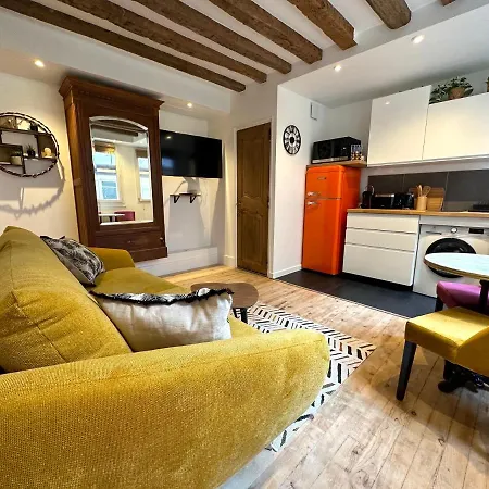 Mytripinparis - Fully Renovated Historical Appartamento